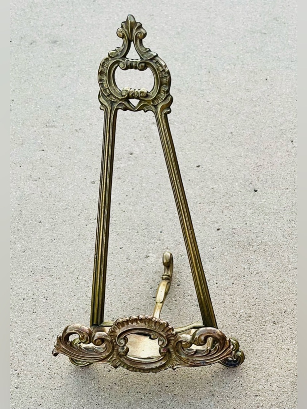 Brass Easel With Acanthus Scroll Design Wide Shelf
